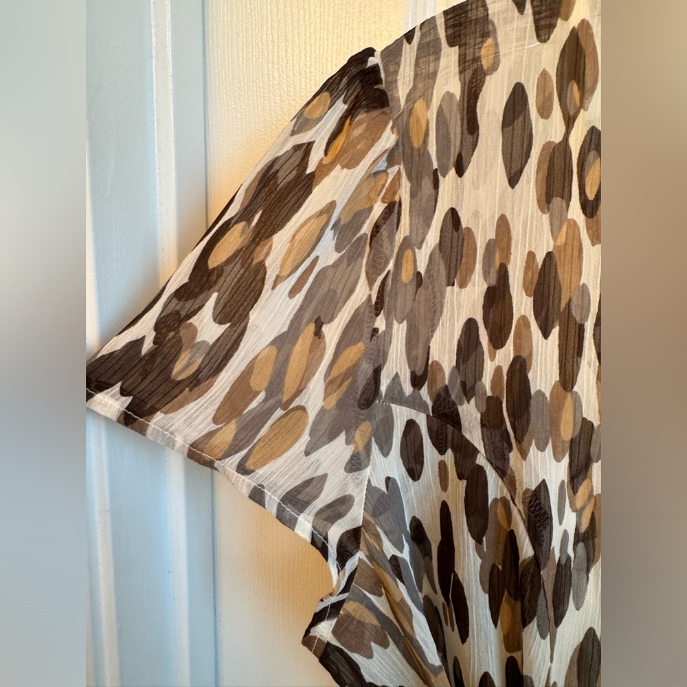 duo Maternity short sleeve v-neck sheer blouse w/ camisole. XL. Leopard print - Picture 5 of 11